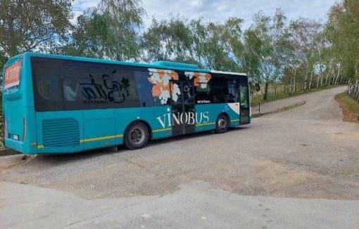 Vínobus u nás vo vinici.